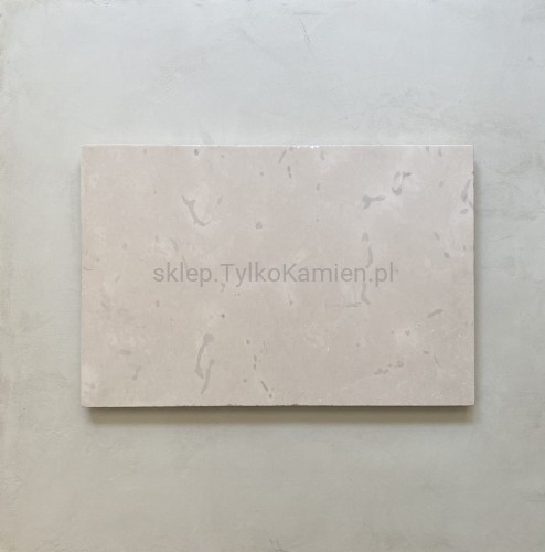 beżowe płytki marmurowe