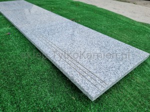 kamienny stopień schodowy z granitu New Bianco Cristal - G603